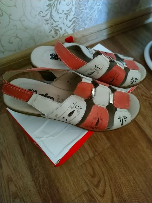 Продам босоножки бренд  "Комфорт 24*7""