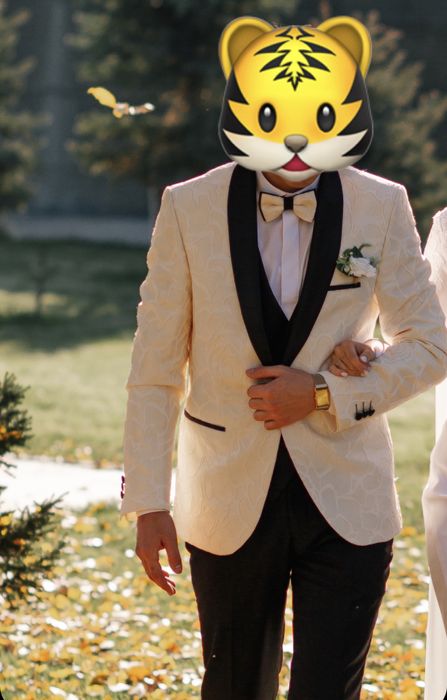 Продам Смокинг костюм белый