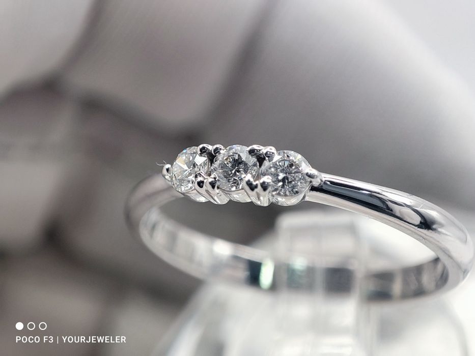 Золотое кольцо с бриллиантами