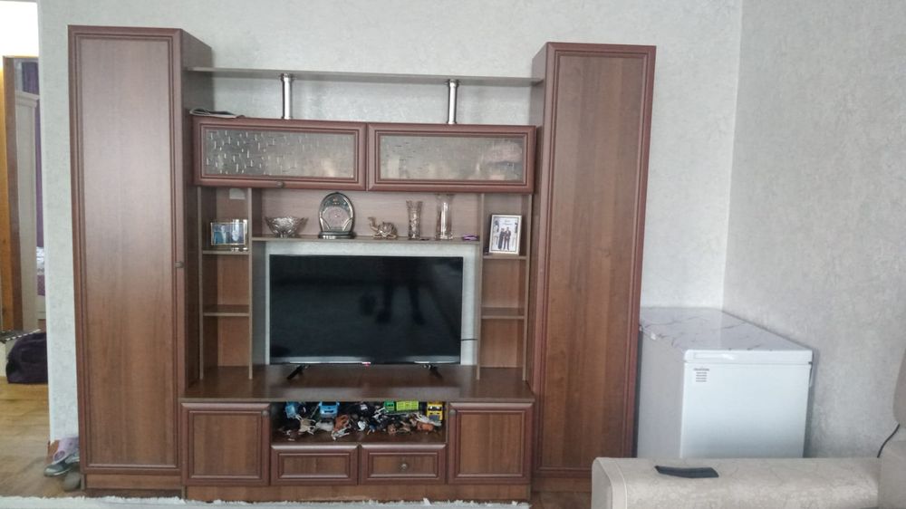 Продаю строчно стенку