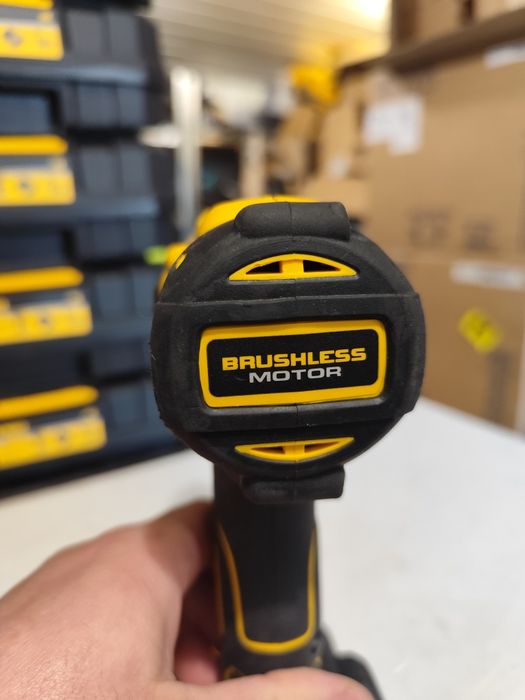 Безчетков винтоверт Девалт DeWALT DCD778 комплект