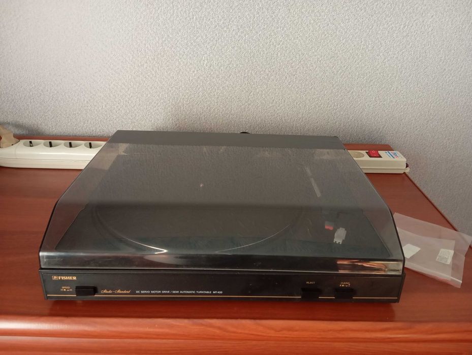 Продам проигрыватель винил дисков FISHER.