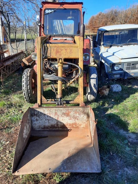 Vând tractor UTB 550 cu încărcător frontal tip export