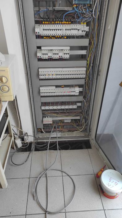 Executam instalații electrice