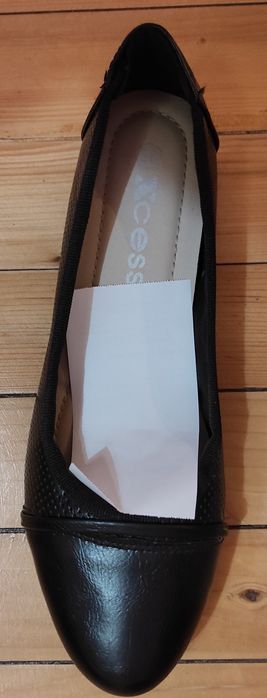 продавам нови дамски обувки - тип пантофки Xcess, изкуствена кожа