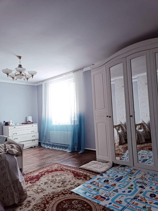 Продается дом 10 комнат 240 м