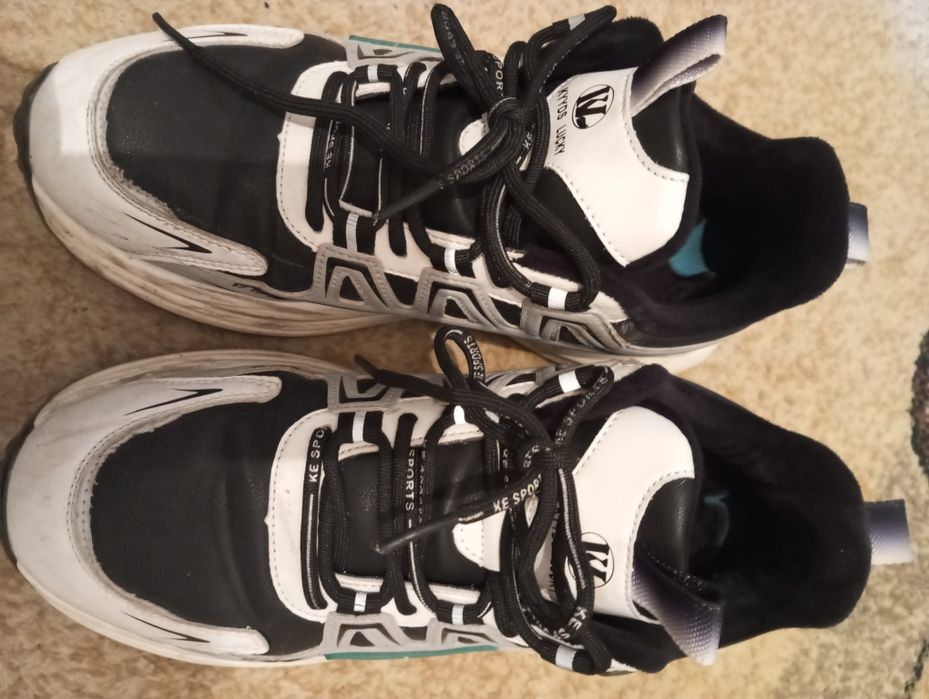 Продам зимние кроссовки