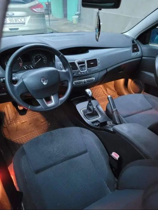 Vând Renault Laguna avariat