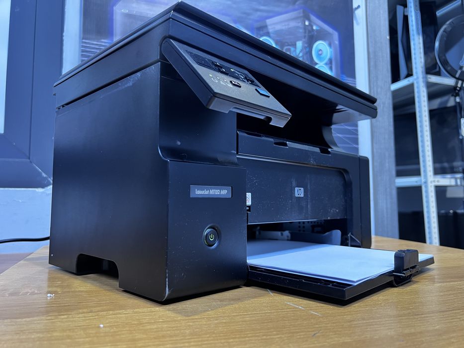 Принтер HP МФУ черно-белый