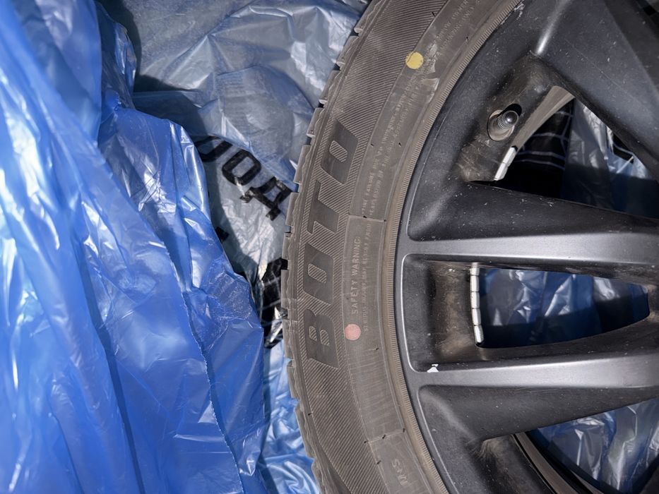 Оригинални джанти Infiniti 17 5x114.3 ET45 7.5J + зимни гуми