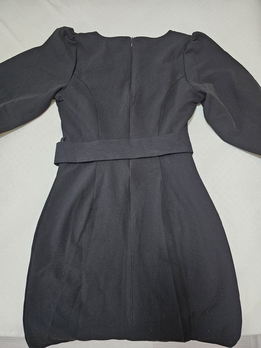 Черна прилепнала рокля