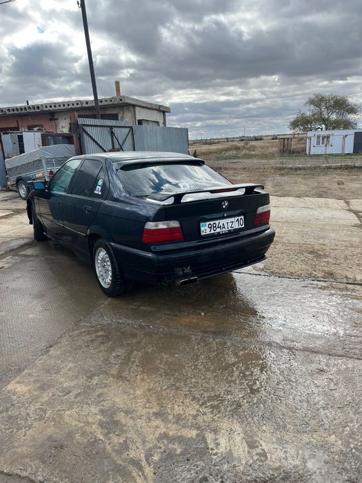 Продам машину BMW E36 (объем 1.8)