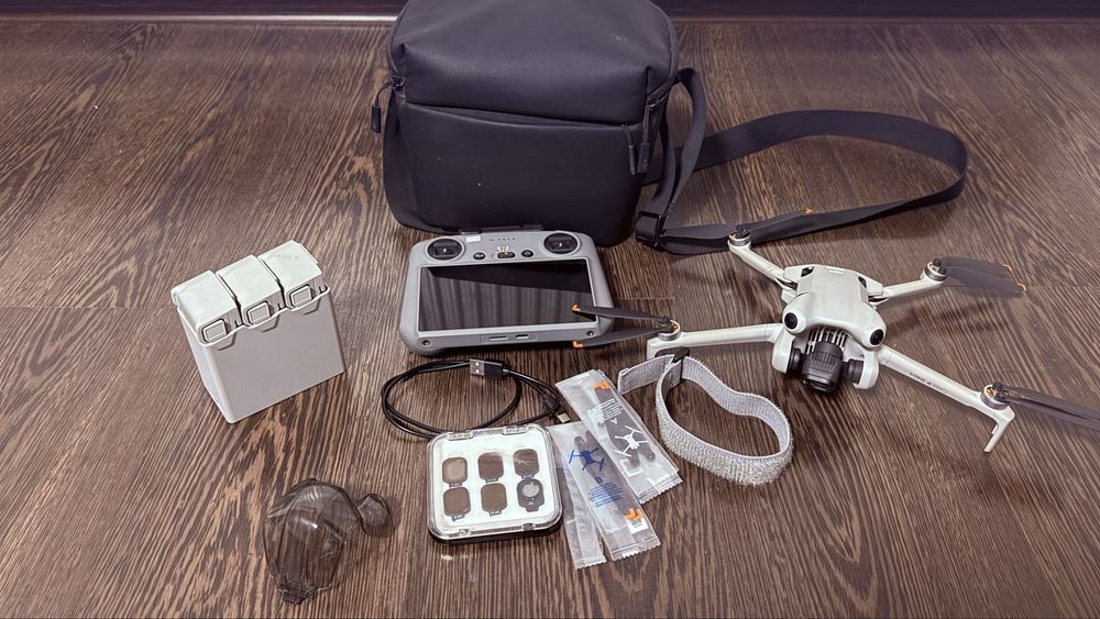 DJI Mini 4 Pro Fly More Combo – ca nou, altitudine deblocata 500m