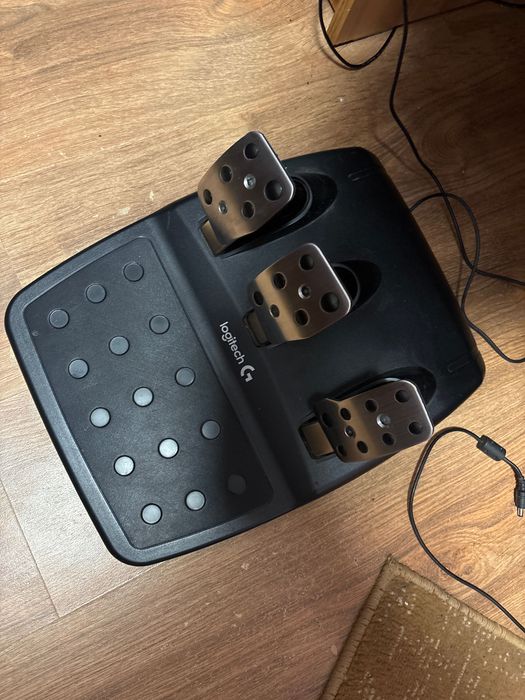 Продавам Logitech g29 в перфектно състояние