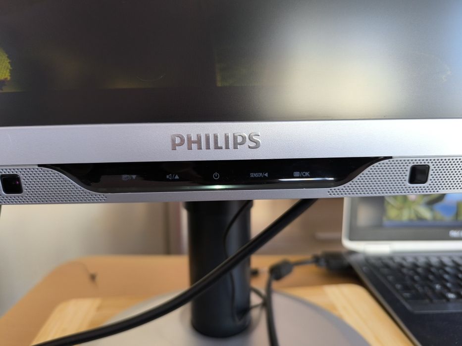 Монитор Philips Brilliance 221B3L