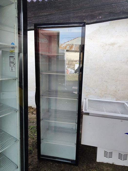 Продам витринный холодильники