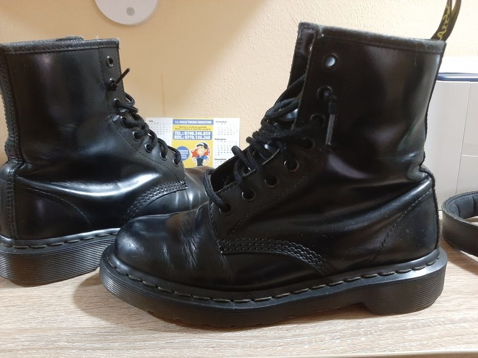 vand bocanci  Dr Martens m 36