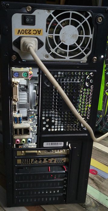 Компютър с I5 SSD 8 GB RAM С ПОДАРЪЦИ