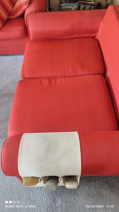 Диван двойка с допълнителен бежов калъф