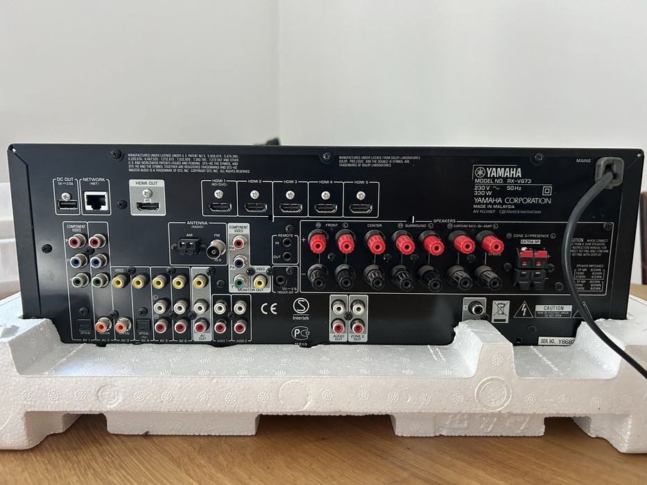 Vând receiver AV Yamaha RX-V673, un model apreciat pentru calitatea sunetului și fiabilitate, ideal pentru sisteme home cinema sau audio de calitate.