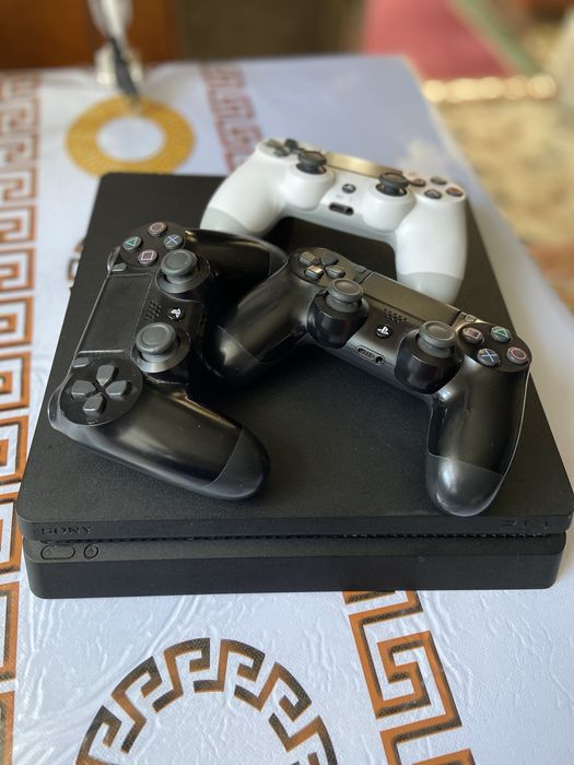 продам сони плейстейшен 4