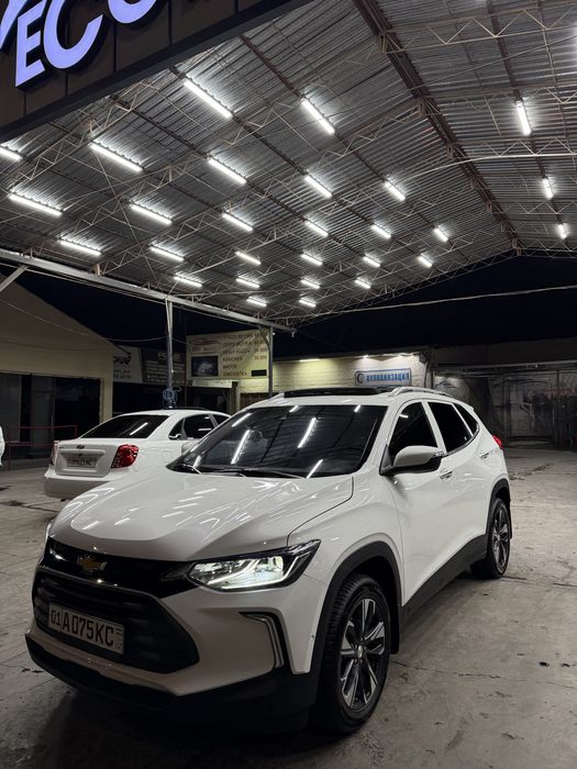 Tracker Premier kraska radnoy navarot