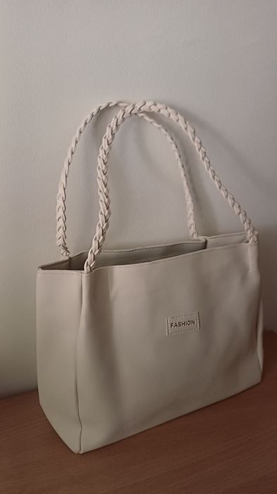 Бежова кожена чанта