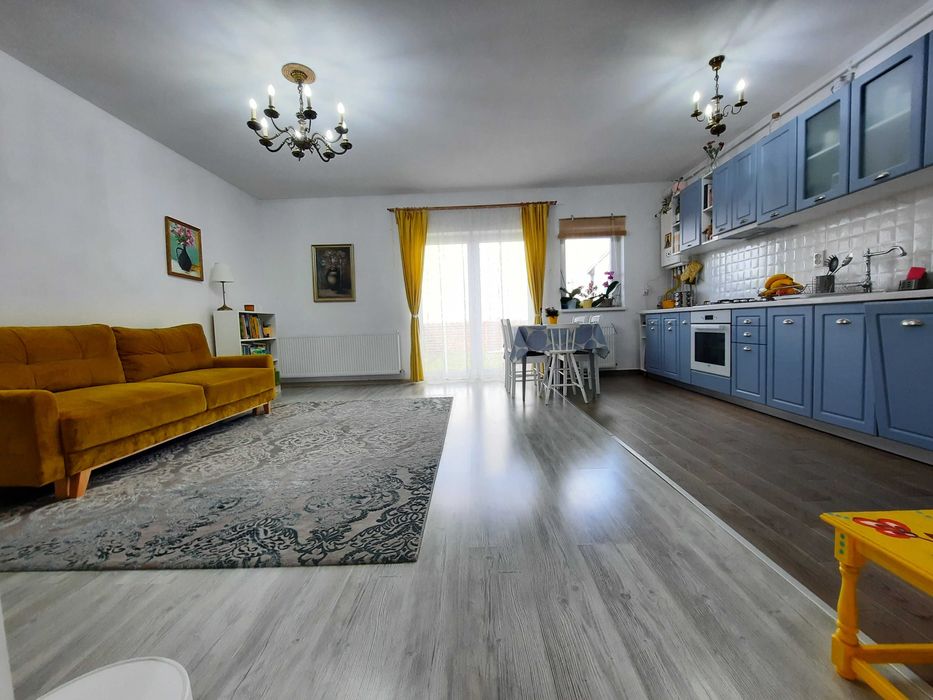 Vand casa gata de locuit, situata in Cartier Izvor, cu teren