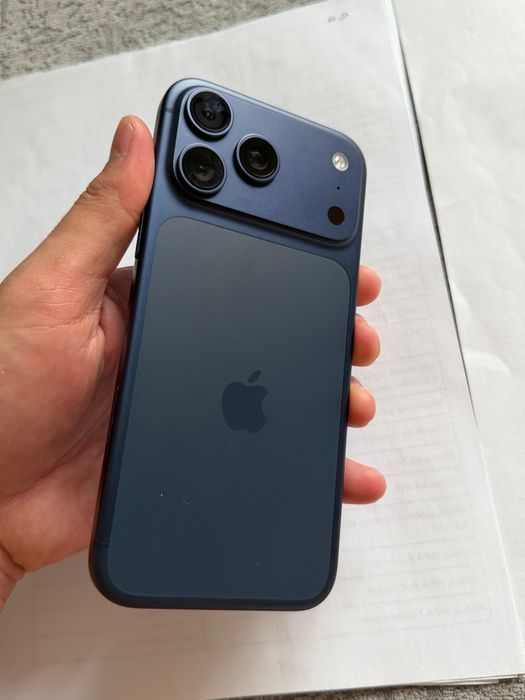 Iphone 17 Pro Max,  Deep Blue 256 GB