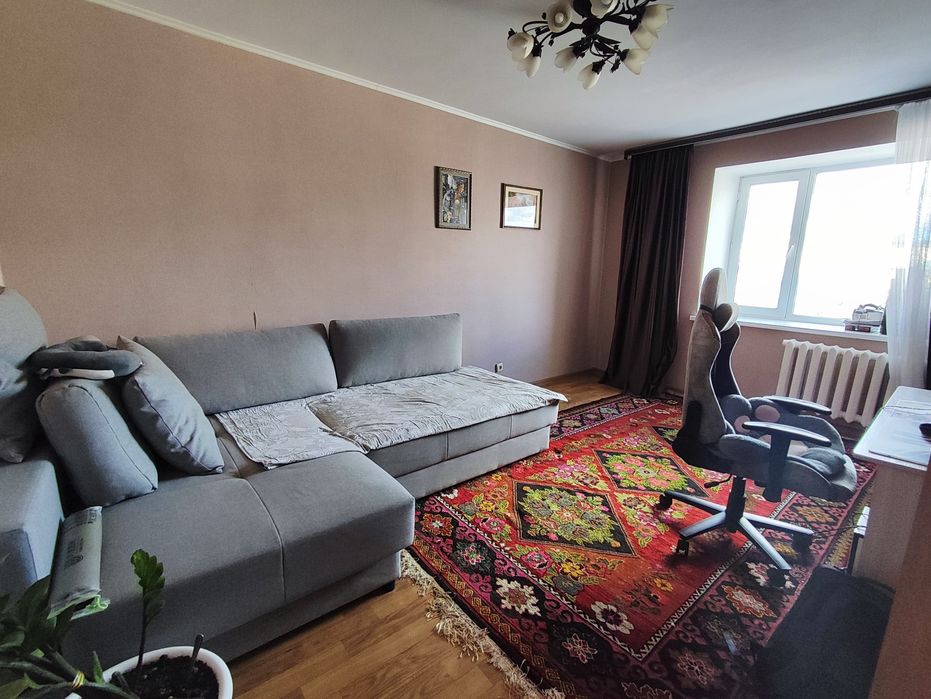 Қолдан тоқылған кілем