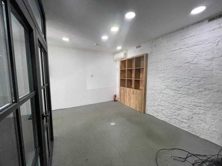 Офис в аренду 302м2 1-линия 1 этаж Шота Руставели Гранд мир отель (ЛА)