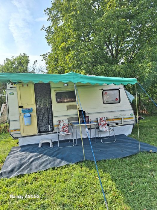 Vând set terasă/umbrar la rulotă