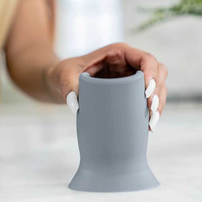 Държач за бебешко шише Ingenuity Robins Egg Light gray