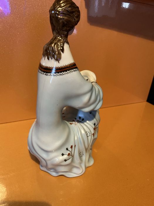 Statueta decorativa din portelan- Doamna eleganta in rochie albastra