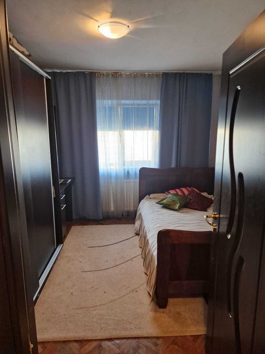 Apartament 4 camere de inchiriat