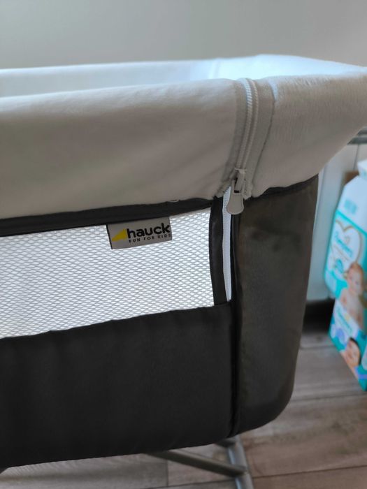 Продавам бебешко легло Hauck next to me