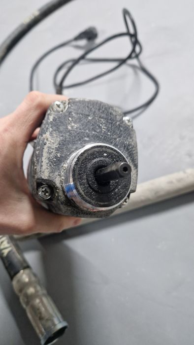 Vibrator beton Yato