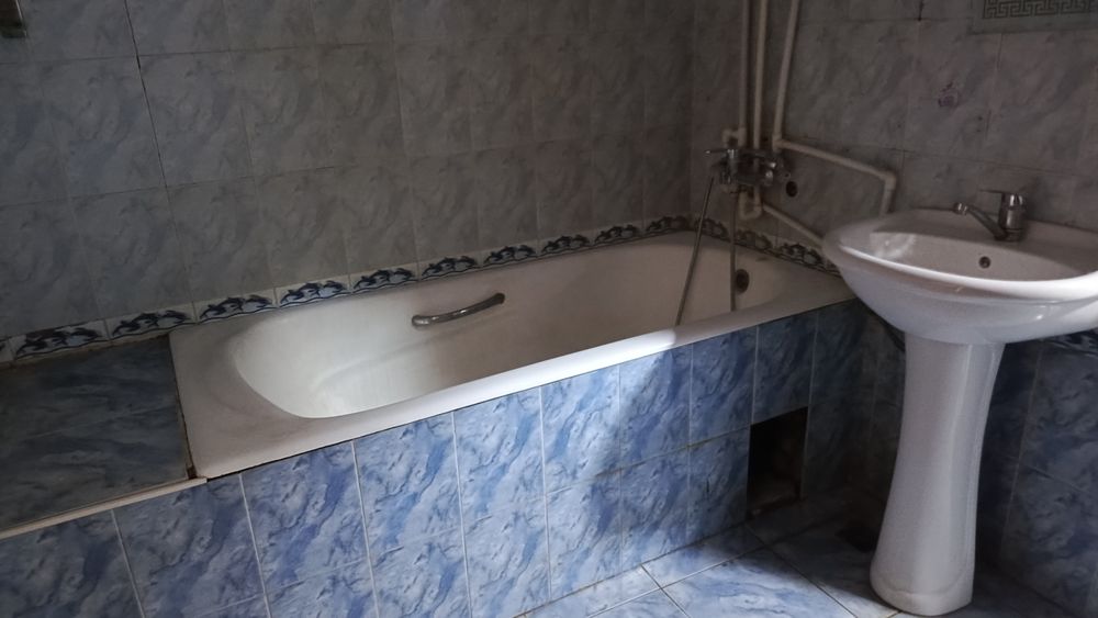 Guliston shaxar Vodnikda 2 etashli uy sotiiladi xamma sharoyiti alo