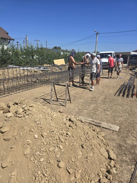 Executam case la rosu și la cheie