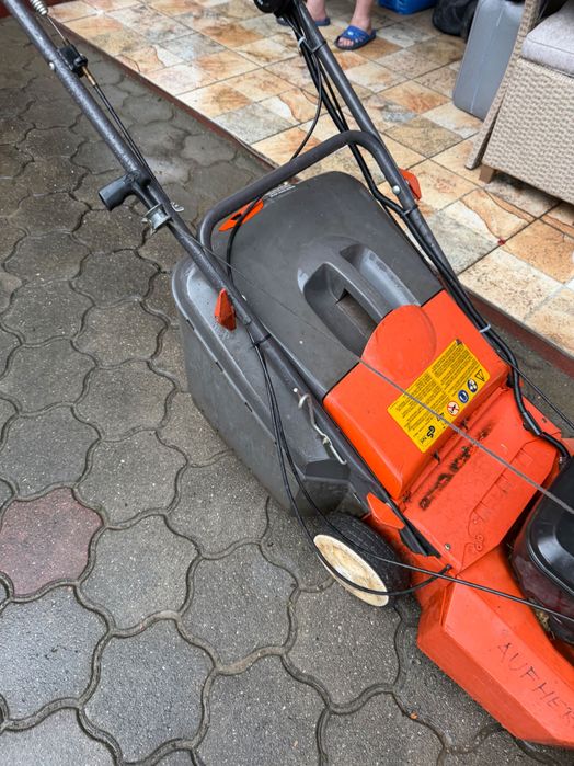 Mașină de tuns iarba Husqvarna perfect funcțională!!