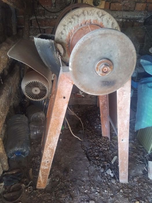 Точило за ножове и други неща