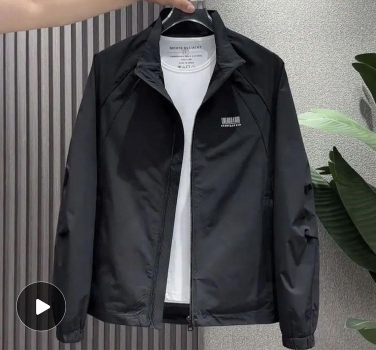 Продам ветровку новая