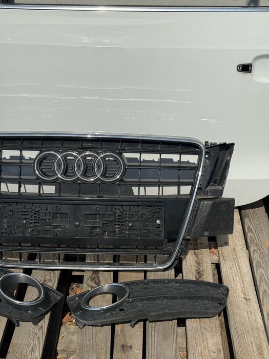 Предна решетка Audi A5 8T  / Coupe Quattro + решетка  халоген  face 8T0807681 8T0807682