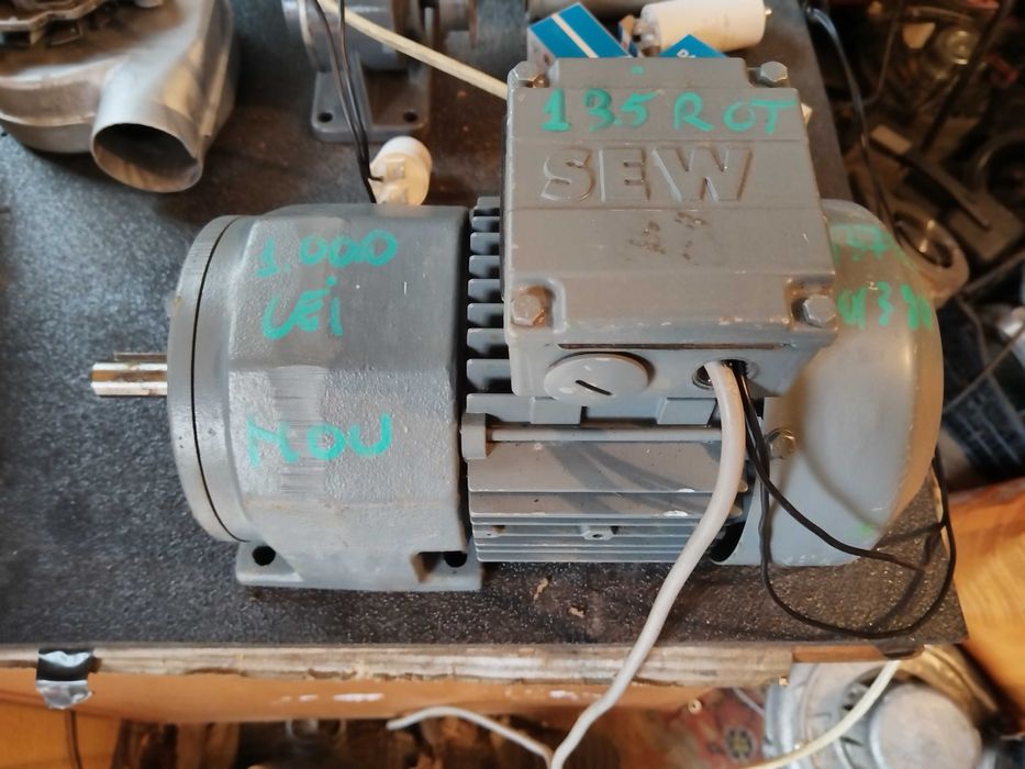 Motor electric cu reductor 140 rotatii