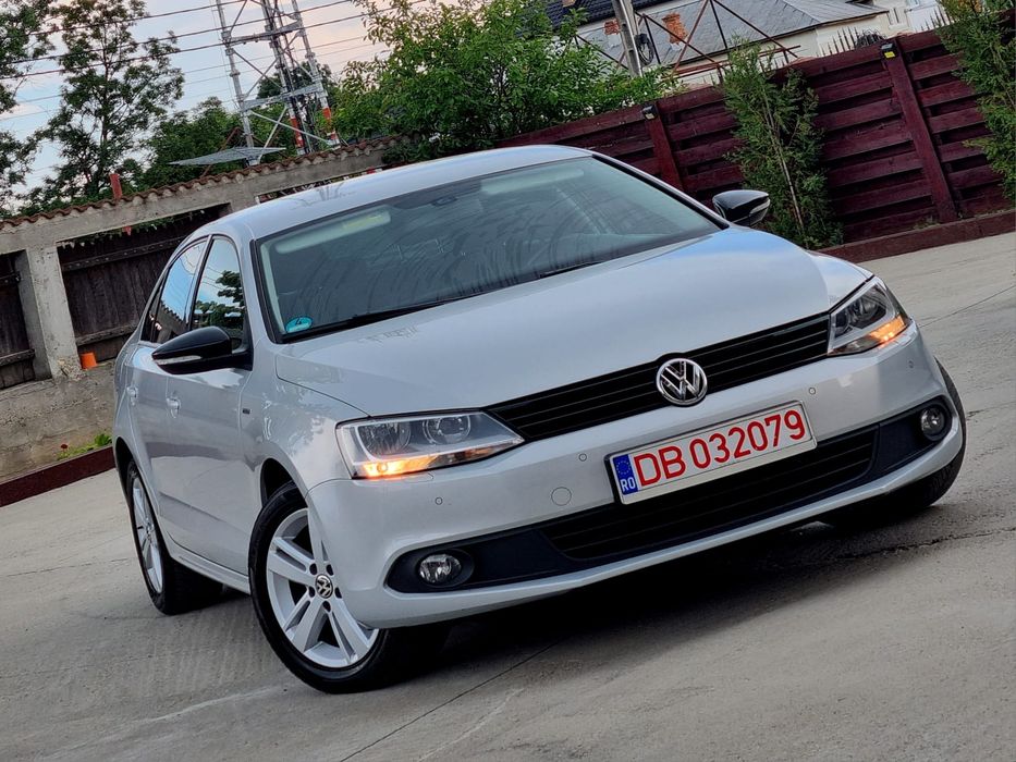 VOLKSWAGEN Jetta