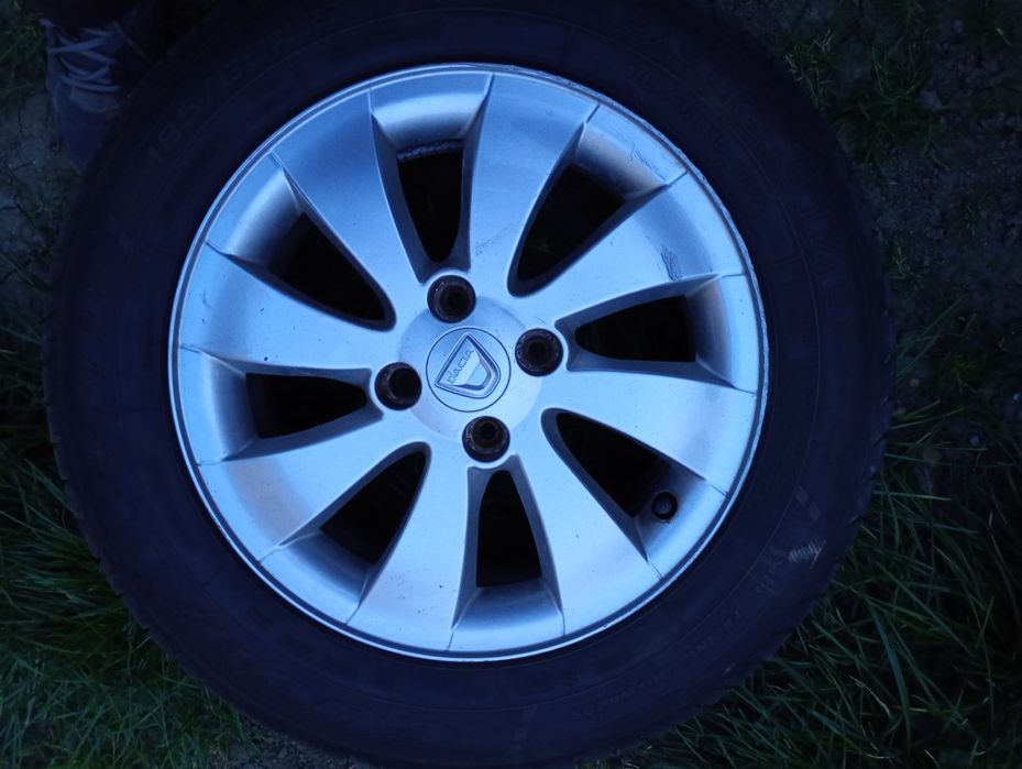 Roti aliaj SANDERO pe 15