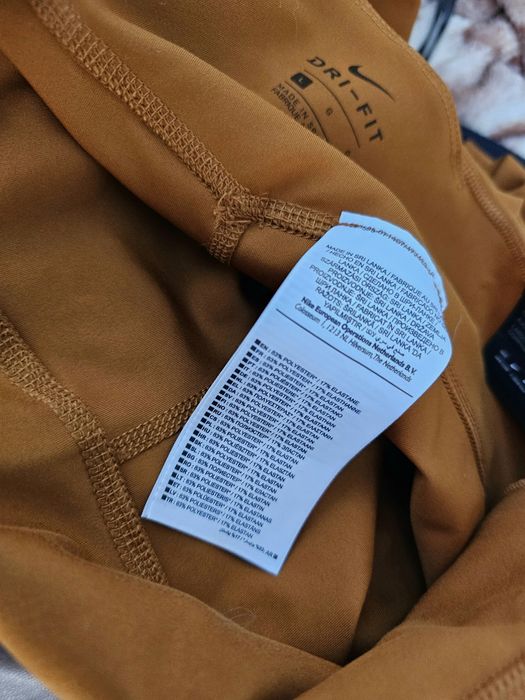 Nike оригинален дамски клин нов М/Л размер