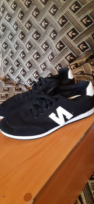 Туфли, кроссовки