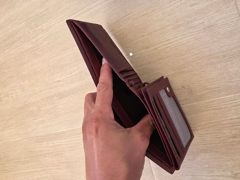 Кожен мъжки портфейл