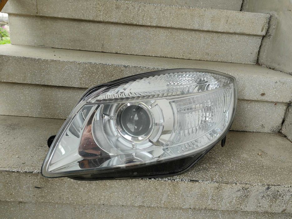 Фар Skoda Fabia 2 Skoda Roomster Халоген ляв / Фар Шкода Фабиа 2 Шкода Румстър Оригинален